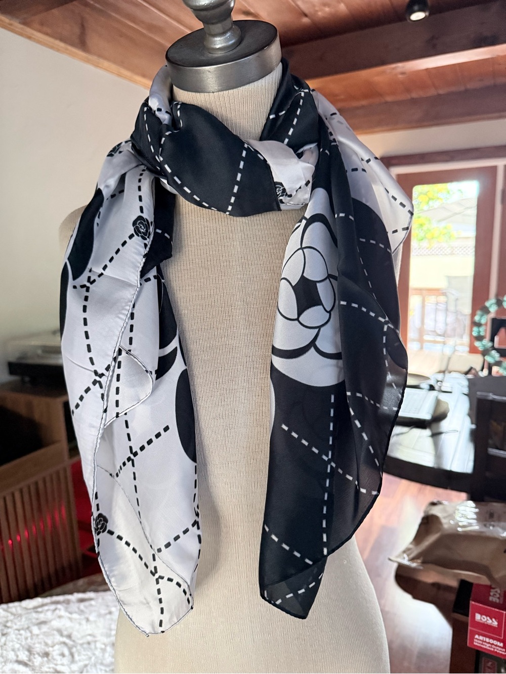 Black & White Floral Pattern Silk-Feel Scarf